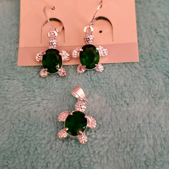 Turtle earrings and charm - Picture 1 of 1